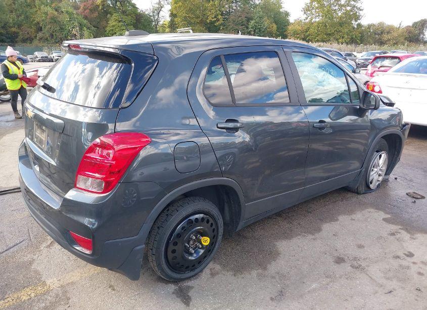 Photo 4 of 2020 Chevrolet Trax FWD LS (VIN 3GNCJKSB8LL239332)