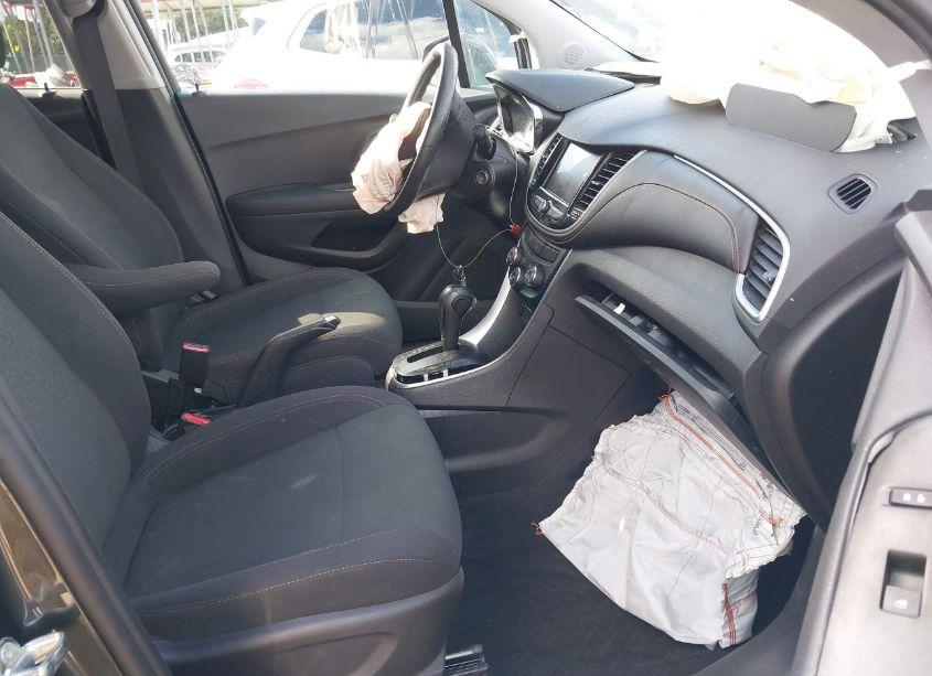 Photo 5 of 2020 Chevrolet Trax FWD LS (VIN 3GNCJKSB8LL239332)