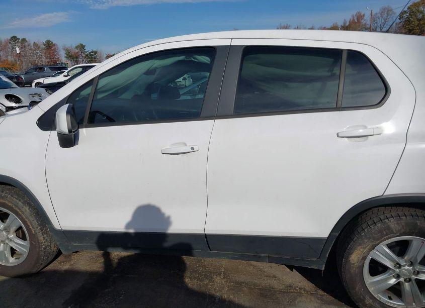 Photo 14 of 2020 Chevrolet Trax FWD LS (VIN 3GNCJKSB8LL242506)