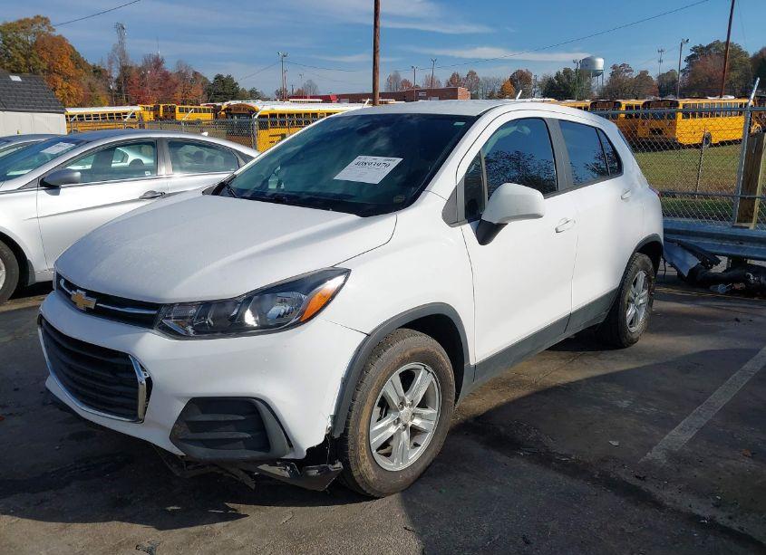 Photo 2 of 2020 Chevrolet Trax FWD LS (VIN 3GNCJKSB8LL242506)