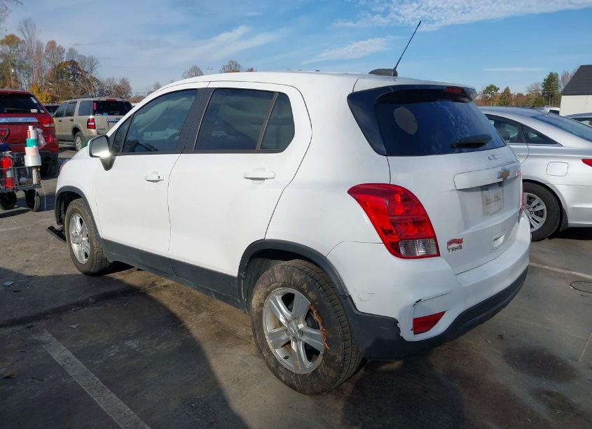 Photo 3 of 2020 Chevrolet Trax FWD LS (VIN 3GNCJKSB8LL242506)