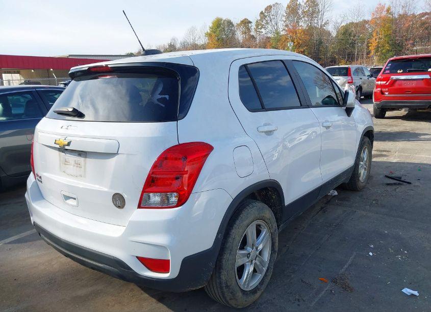 Photo 4 of 2020 Chevrolet Trax FWD LS (VIN 3GNCJKSB8LL242506)