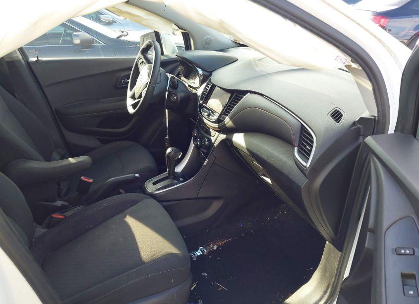 Photo 5 of 2020 Chevrolet Trax FWD LS (VIN 3GNCJKSB8LL242506)