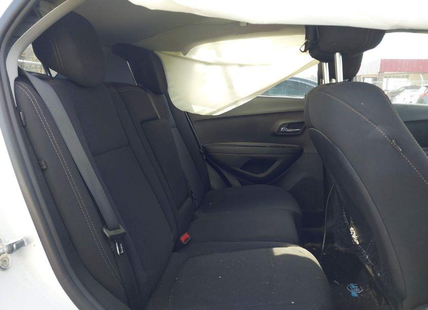 Photo 8 of 2020 Chevrolet Trax FWD LS (VIN 3GNCJKSB8LL242506)