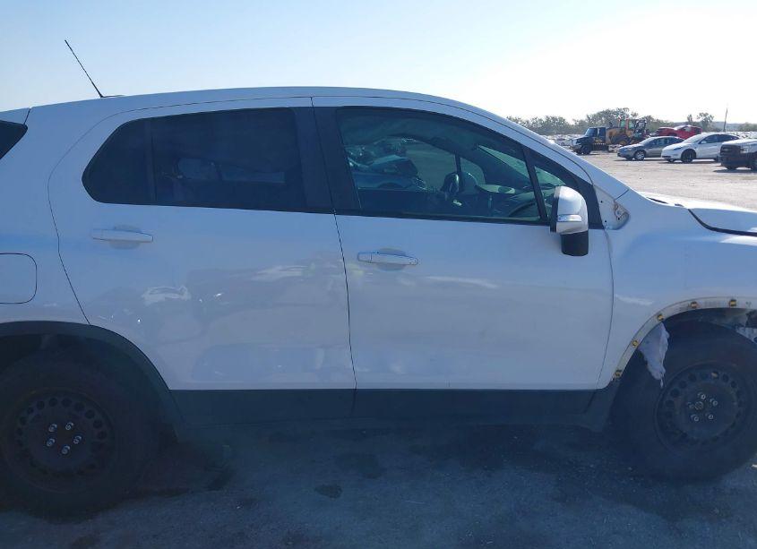 Photo 14 of 2015 Chevrolet Trax 1LS (VIN 3GNCJKSB9FL215674)