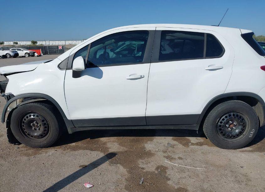 Photo 15 of 2015 Chevrolet Trax 1LS (VIN 3GNCJKSB9FL215674)