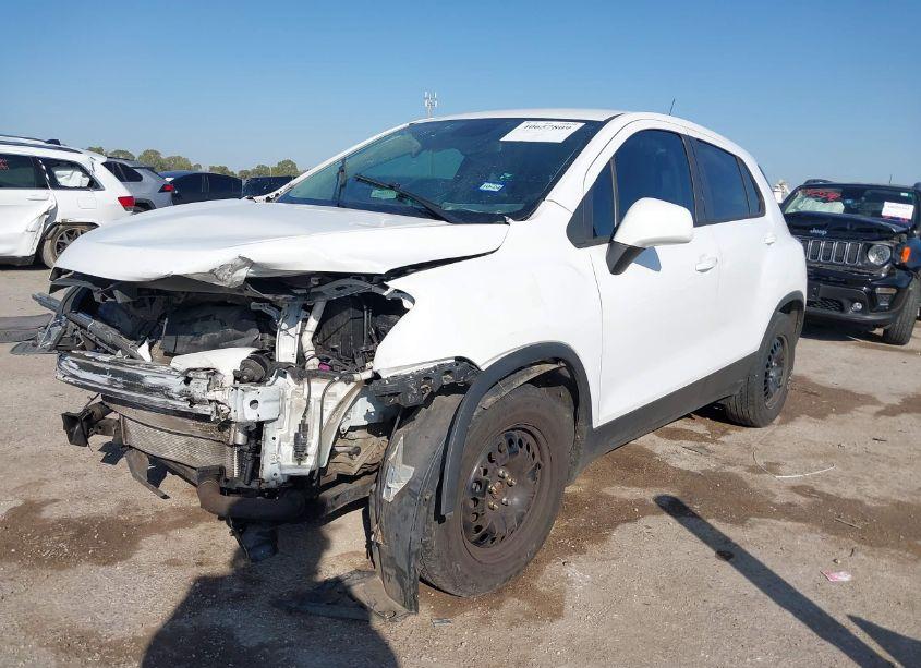 Photo 2 of 2015 Chevrolet Trax 1LS (VIN 3GNCJKSB9FL215674)