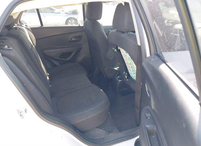 Photo 8 of 2015 Chevrolet Trax 1LS (VIN 3GNCJKSB9FL215674)