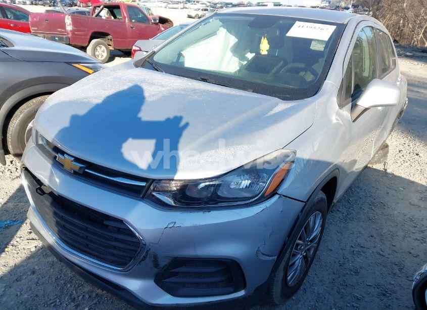 Photo 2 of 2017 Chevrolet Trax LS (VIN 3GNCJKSB9HL227438)