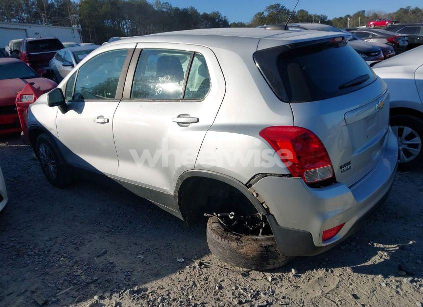 Photo 3 of 2017 Chevrolet Trax LS (VIN 3GNCJKSB9HL227438)