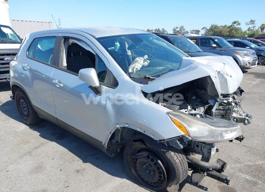 2017 Chevrolet Trax LS (VIN 3GNCJKSB9HL274839) main photo