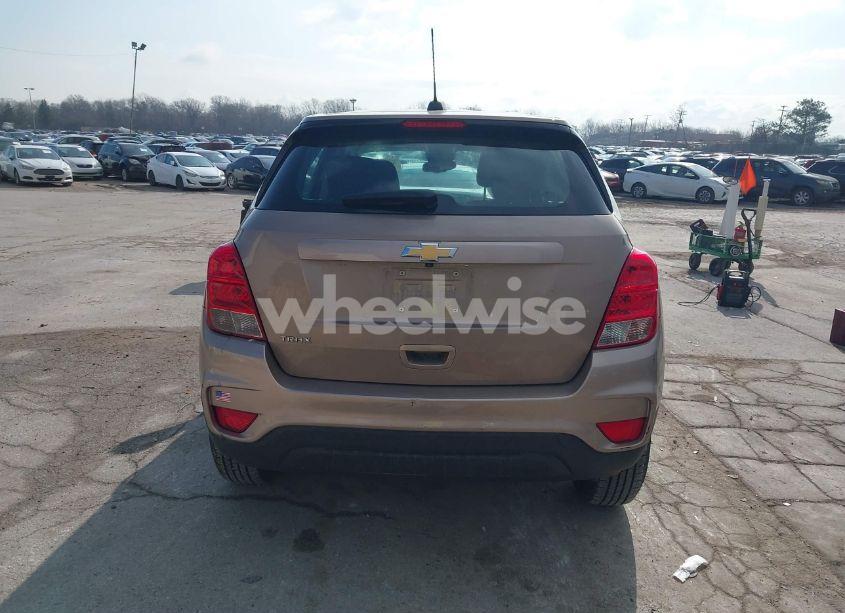 Photo 17 of 2018 Chevrolet Trax LS (VIN 3GNCJKSB9JL204084)