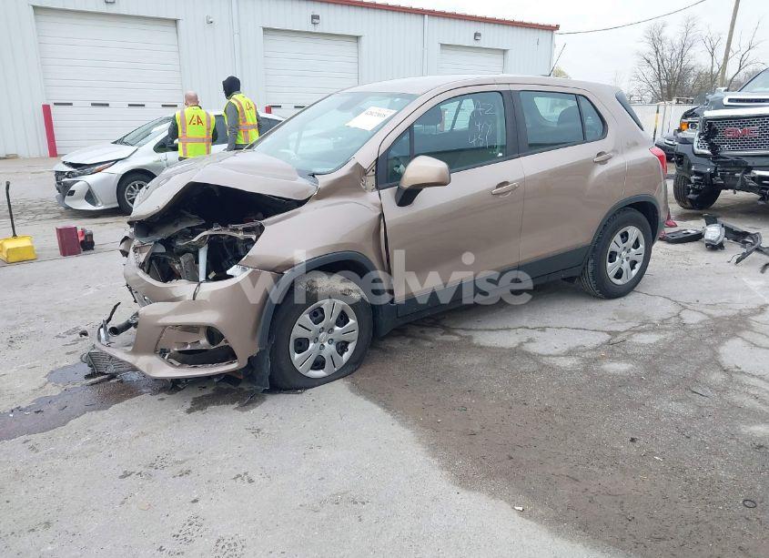Photo 2 of 2018 Chevrolet Trax LS (VIN 3GNCJKSB9JL204084)