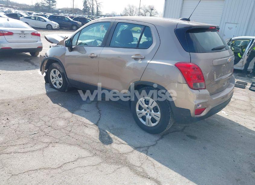 Photo 3 of 2018 Chevrolet Trax LS (VIN 3GNCJKSB9JL204084)