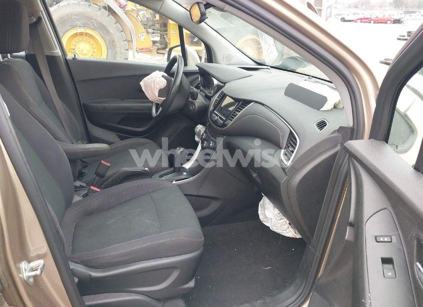 Photo 5 of 2018 Chevrolet Trax LS (VIN 3GNCJKSB9JL204084)