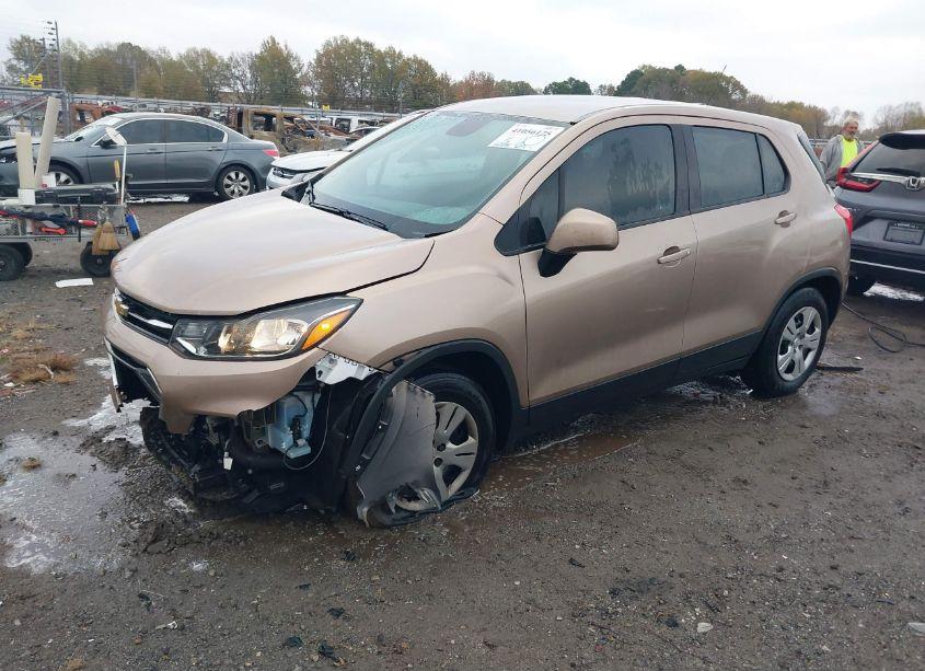 Photo 2 of 2018 Chevrolet Trax LS (VIN 3GNCJKSB9JL259666)