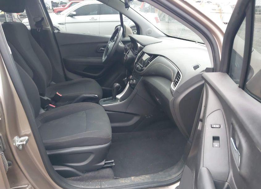 Photo 5 of 2018 Chevrolet Trax LS (VIN 3GNCJKSB9JL259666)