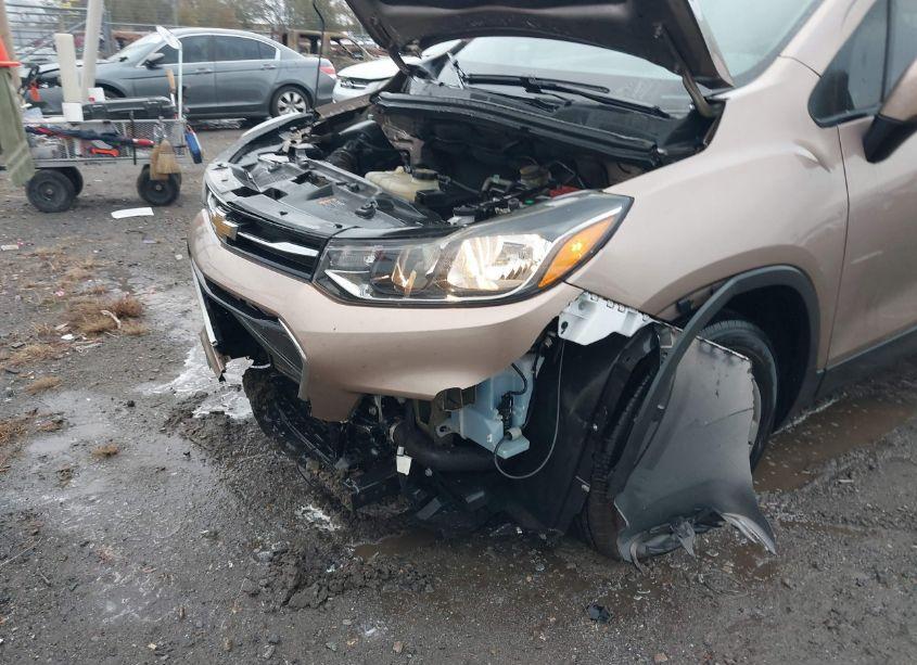 Photo 6 of 2018 Chevrolet Trax LS (VIN 3GNCJKSB9JL259666)