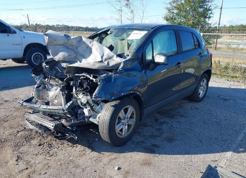 Photo 2 of 2019 Chevrolet Trax LS (VIN 3GNCJKSB9KL209206)