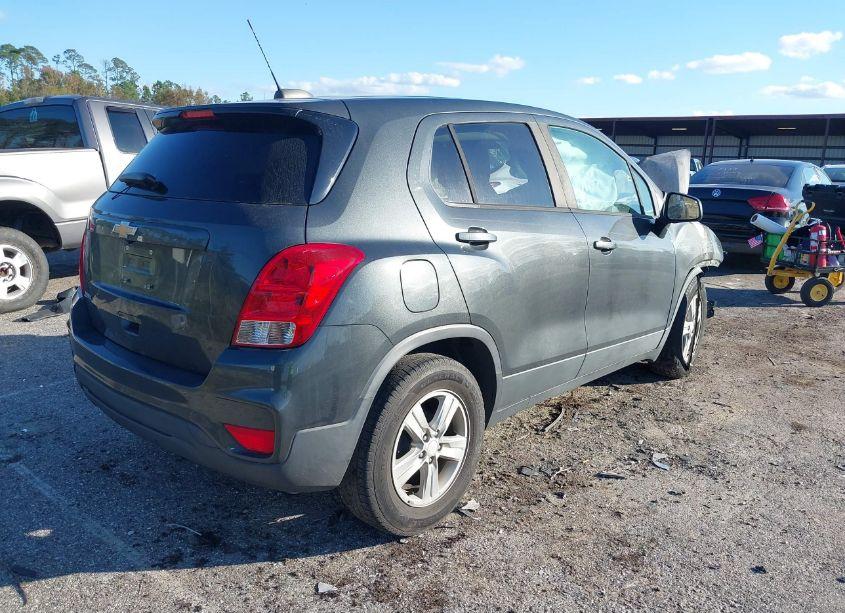 Photo 4 of 2019 Chevrolet Trax LS (VIN 3GNCJKSB9KL209206)