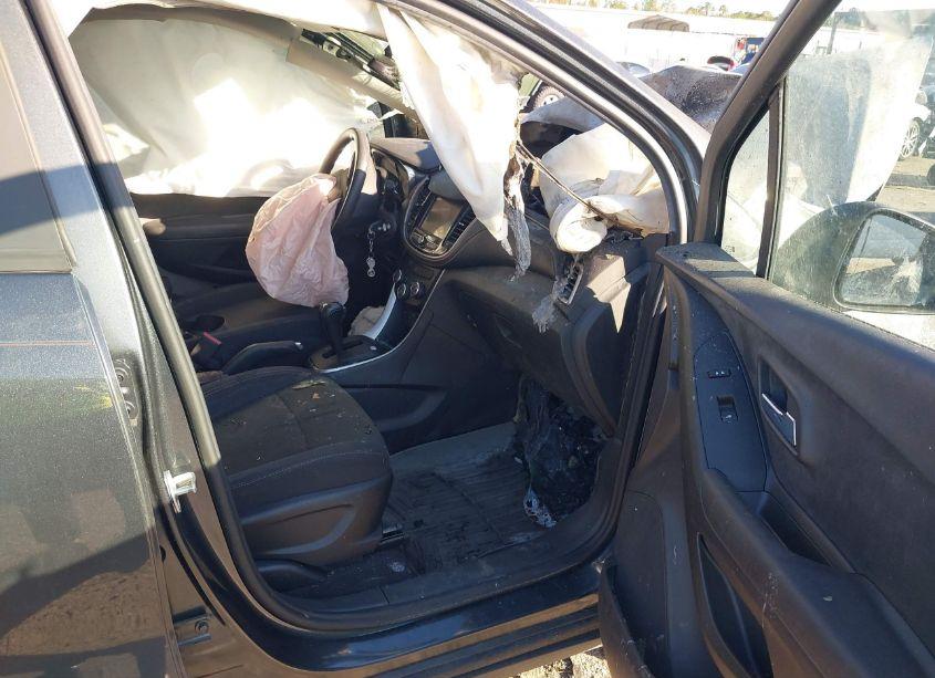 Photo 5 of 2019 Chevrolet Trax LS (VIN 3GNCJKSB9KL209206)