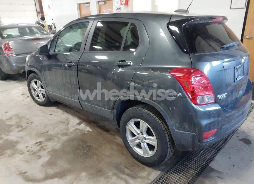 Photo 3 of 2019 Chevrolet Trax LS (VIN 3GNCJKSB9KL318944)
