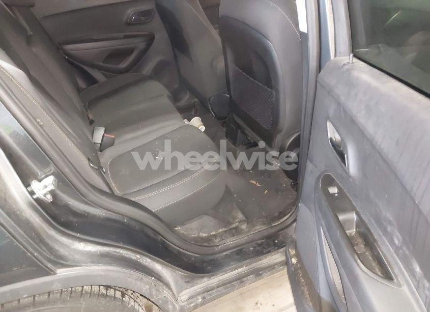 Photo 8 of 2019 Chevrolet Trax LS (VIN 3GNCJKSB9KL318944)