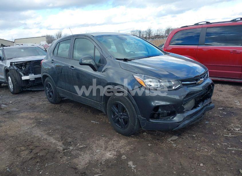 2019 Chevrolet Trax LS (VIN 3GNCJKSB9KL321312) main photo