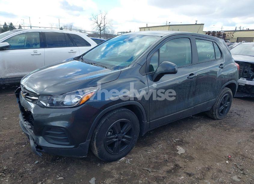 Photo 2 of 2019 Chevrolet Trax LS (VIN 3GNCJKSB9KL321312)