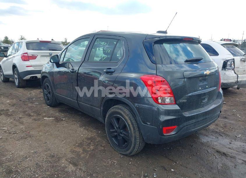 Photo 3 of 2019 Chevrolet Trax LS (VIN 3GNCJKSB9KL321312)