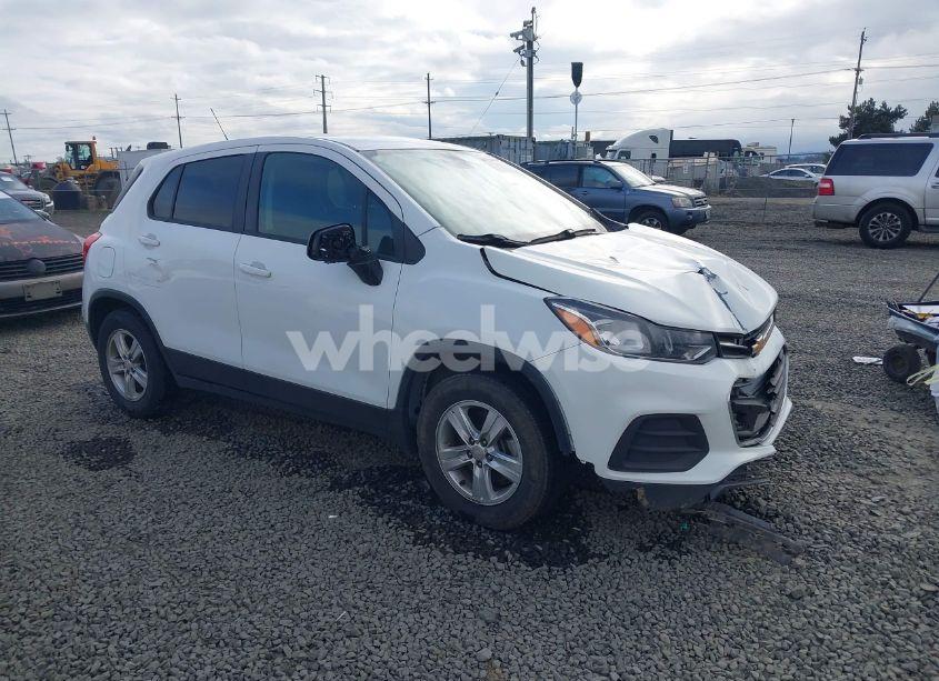 2019 Chevrolet Trax LS (VIN 3GNCJKSB9KL357789) main photo