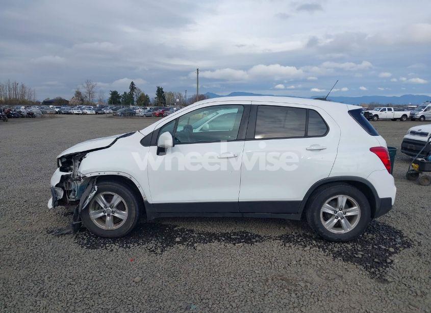 Photo 15 of 2019 Chevrolet Trax LS (VIN 3GNCJKSB9KL357789)