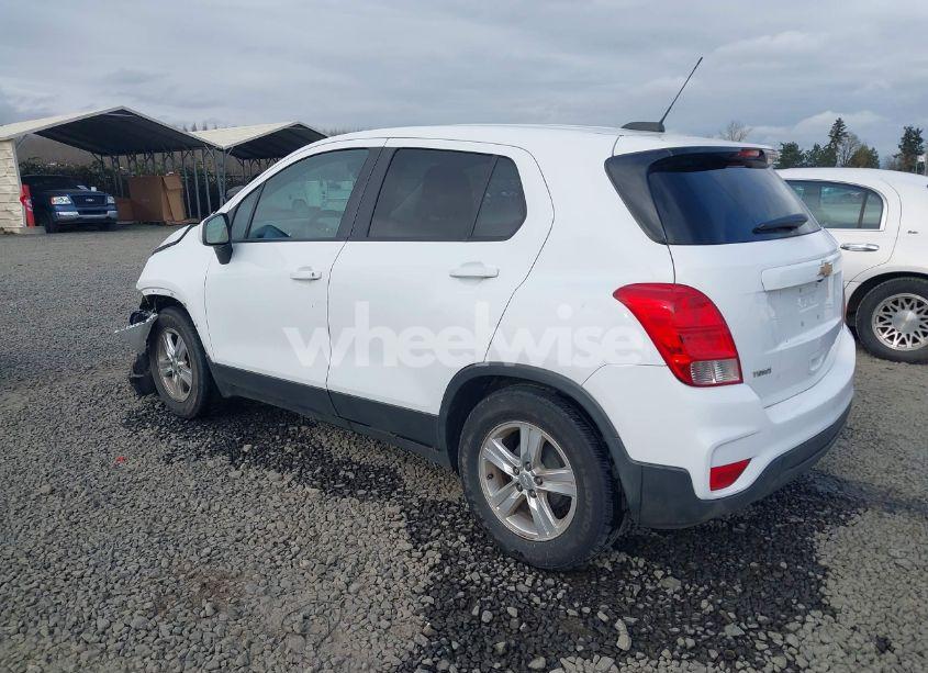 Photo 3 of 2019 Chevrolet Trax LS (VIN 3GNCJKSB9KL357789)