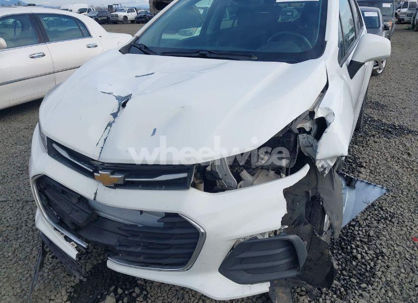 Photo 6 of 2019 Chevrolet Trax LS (VIN 3GNCJKSB9KL357789)