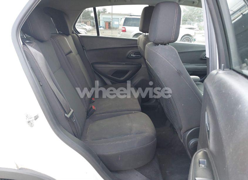 Photo 8 of 2019 Chevrolet Trax LS (VIN 3GNCJKSB9KL357789)