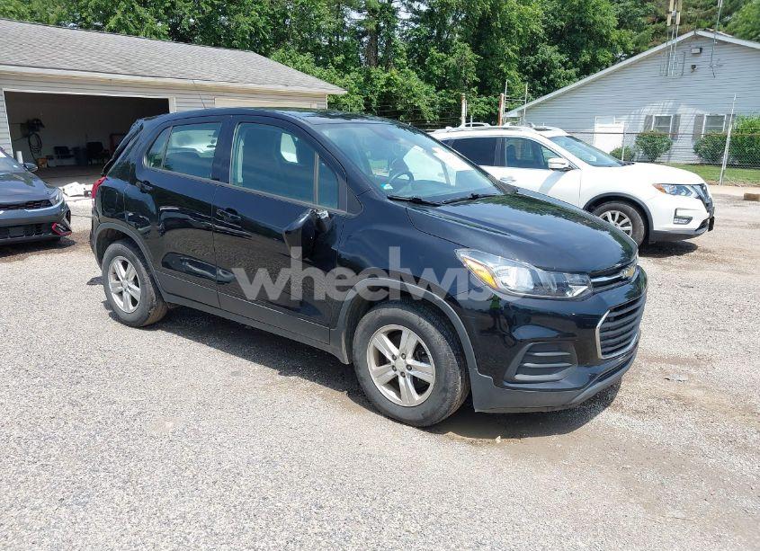 2019 Chevrolet Trax LS (VIN 3GNCJKSB9KL378769) main photo