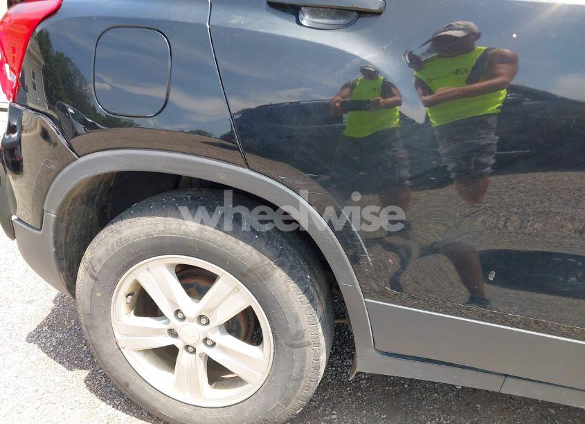 Photo 18 of 2019 Chevrolet Trax LS (VIN 3GNCJKSB9KL378769)