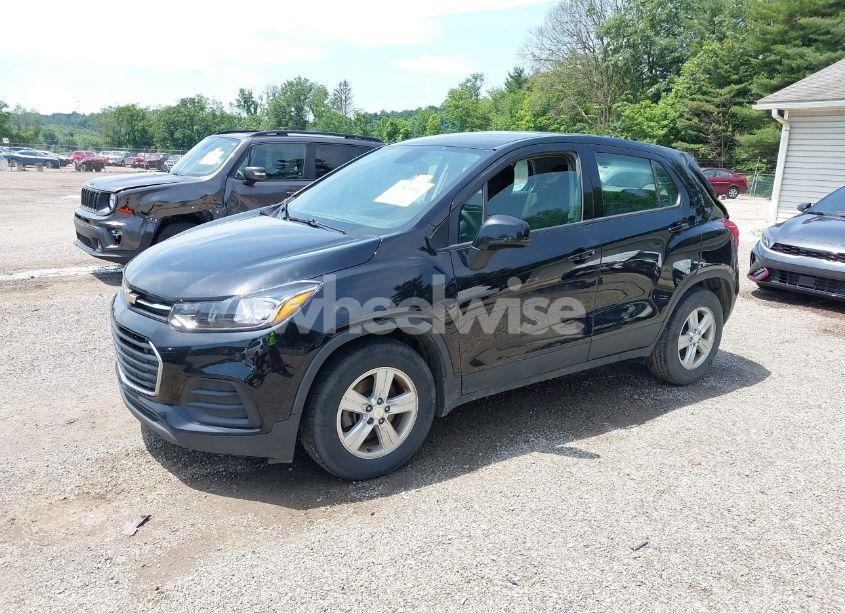 Photo 2 of 2019 Chevrolet Trax LS (VIN 3GNCJKSB9KL378769)