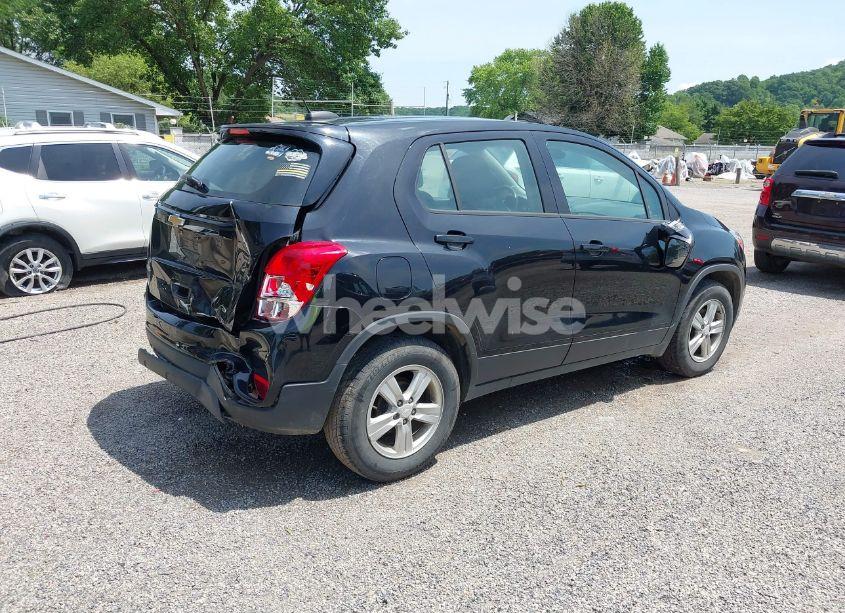 Photo 4 of 2019 Chevrolet Trax LS (VIN 3GNCJKSB9KL378769)