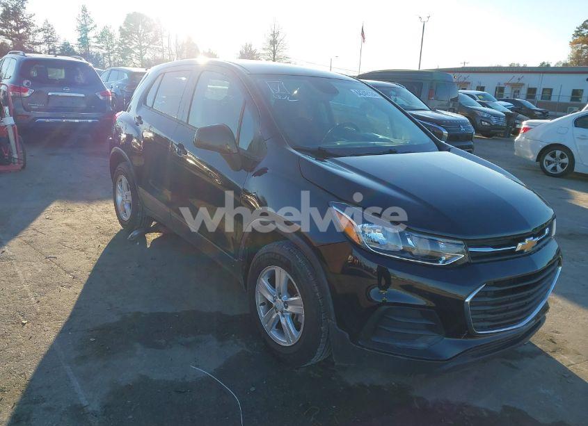 2019 Chevrolet Trax LS (VIN 3GNCJKSB9KL390212) main photo