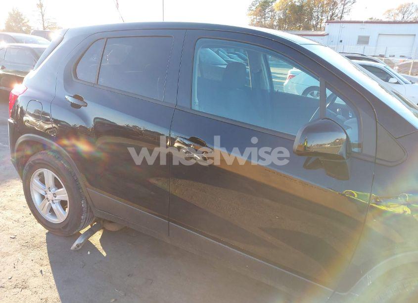 Photo 13 of 2019 Chevrolet Trax LS (VIN 3GNCJKSB9KL390212)