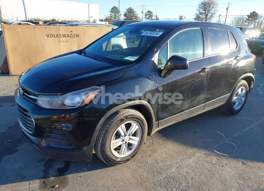 Photo 2 of 2019 Chevrolet Trax LS (VIN 3GNCJKSB9KL390212)