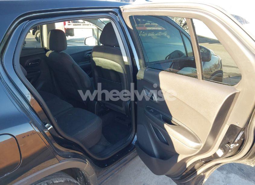 Photo 8 of 2019 Chevrolet Trax LS (VIN 3GNCJKSB9KL390212)