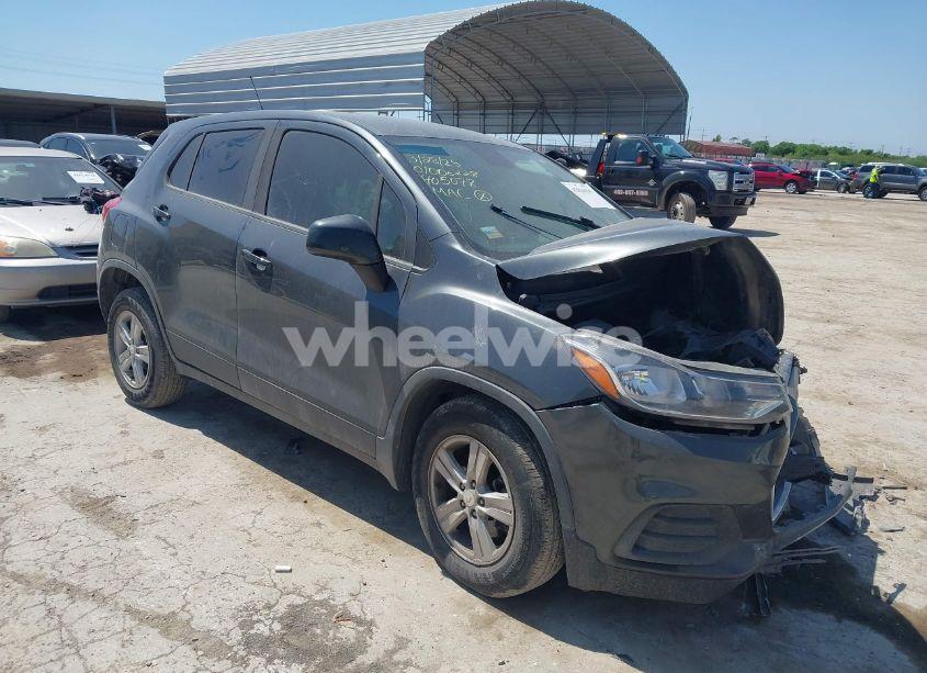 2019 Chevrolet Trax LS (VIN 3GNCJKSB9KL405078) main photo