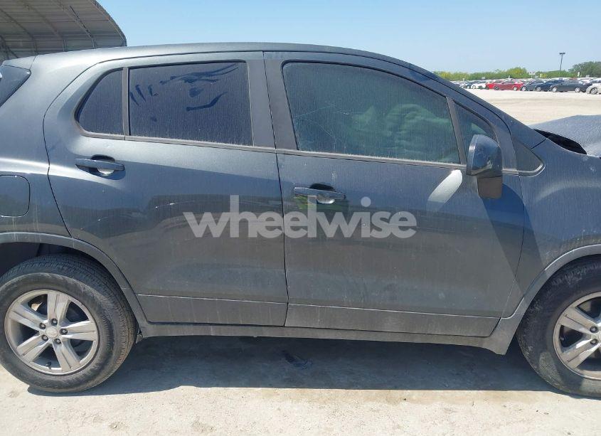 Photo 13 of 2019 Chevrolet Trax LS (VIN 3GNCJKSB9KL405078)