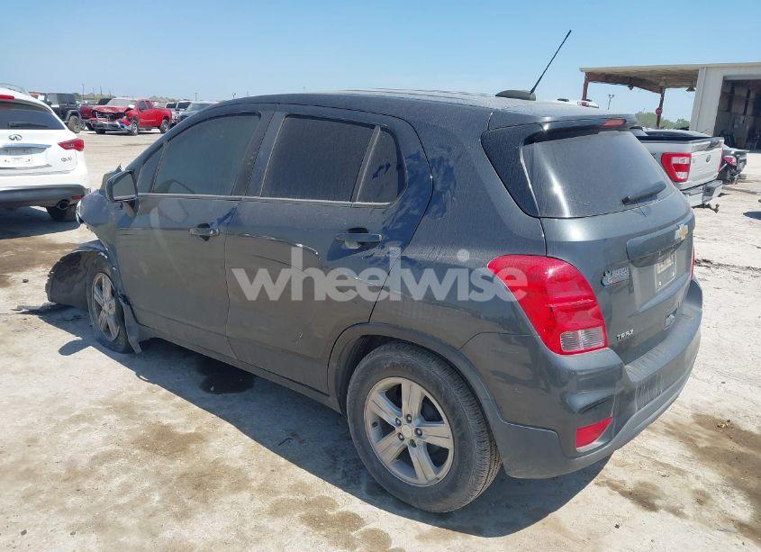 Photo 3 of 2019 Chevrolet Trax LS (VIN 3GNCJKSB9KL405078)