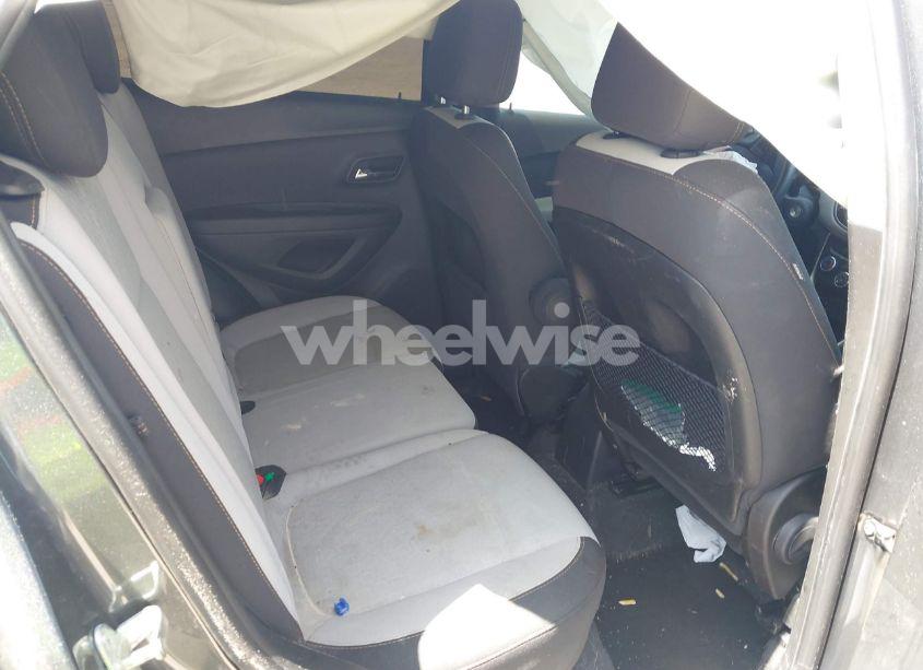 Photo 8 of 2019 Chevrolet Trax LS (VIN 3GNCJKSB9KL405078)