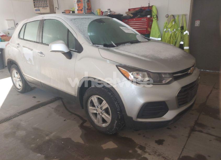 2020 Chevrolet Trax FWD LS (VIN 3GNCJKSB9LL121922) main photo