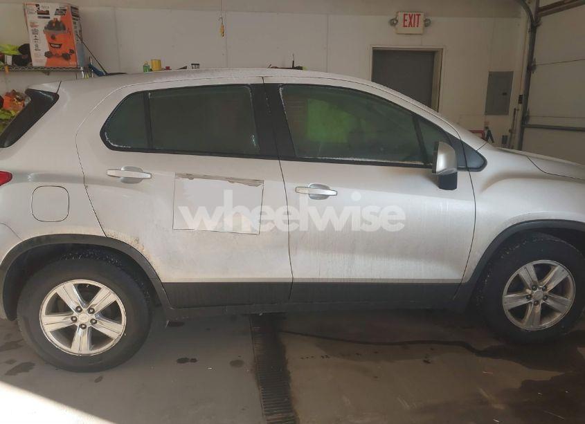 Photo 13 of 2020 Chevrolet Trax FWD LS (VIN 3GNCJKSB9LL121922)