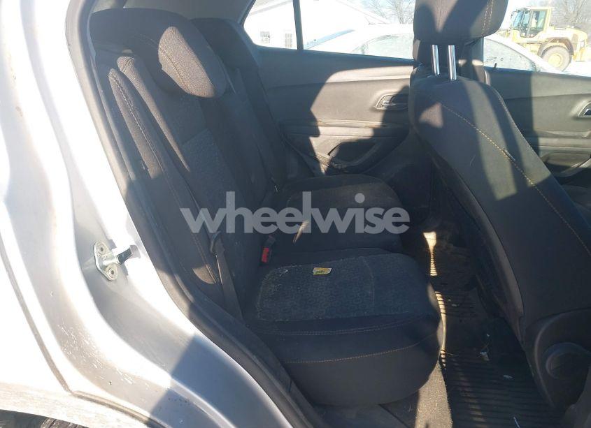 Photo 8 of 2020 Chevrolet Trax FWD LS (VIN 3GNCJKSB9LL121922)